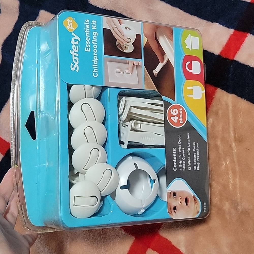 Safety 1st Essentials Childproofing Kit (46 pieces).